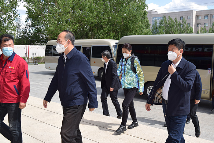 吉林省委常委、常務副省長吳靖平蒞臨鵬鴻生產(chǎn)基地督導調研